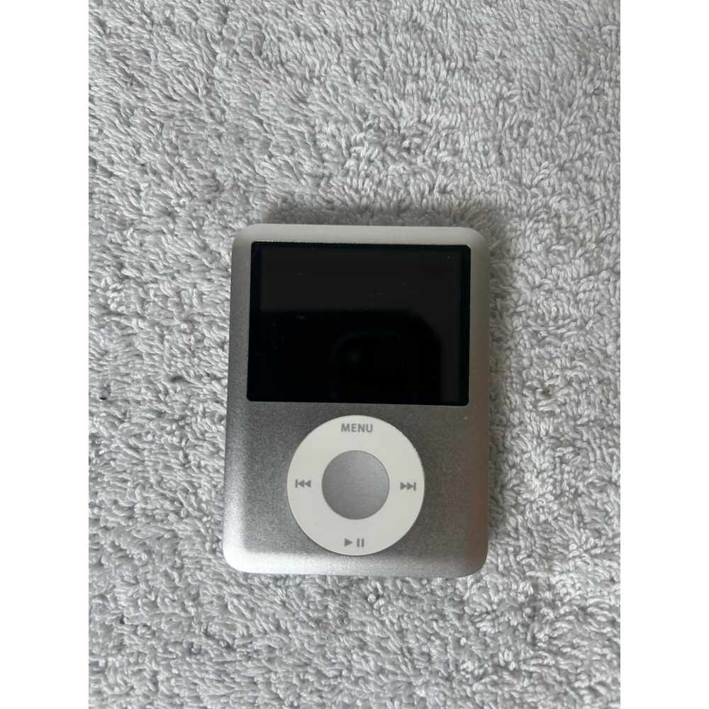 Apple iPod Nano 3rd Generation Silver 4GB Model A1236 Digital Media Player